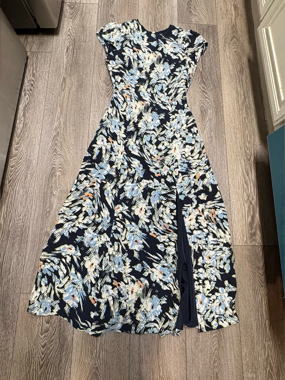 REISS Livia-shadow flowers dress - Picture 2 of 11